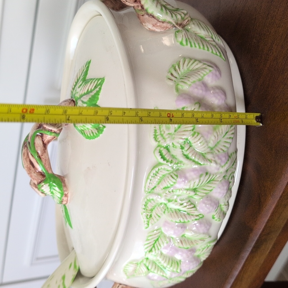 Vintage Soup Tureen With Ladle Berry And Leaf Motif - Picture 11 of 16